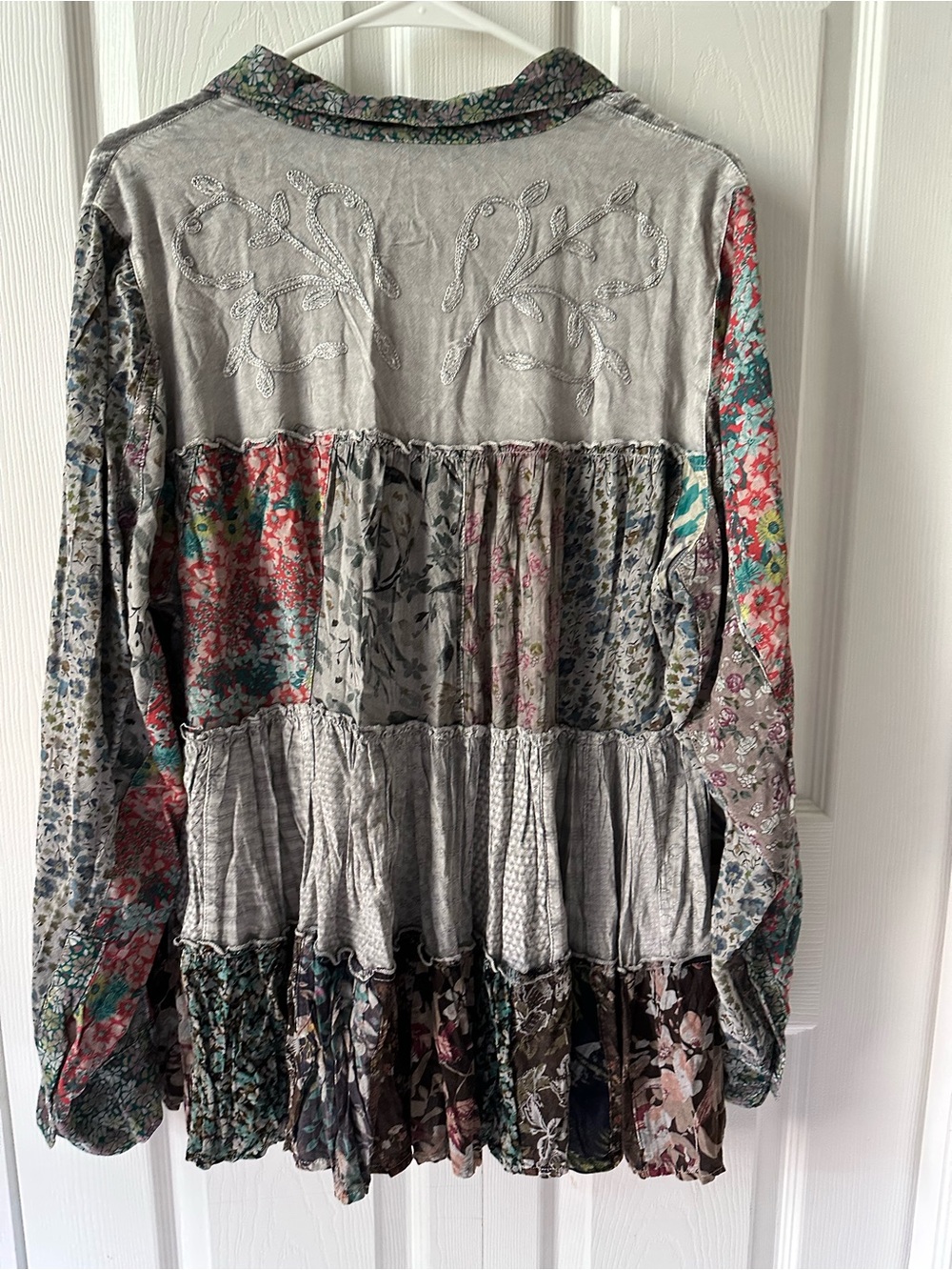 230 Young Threads NWT Slate Multi Floral Patchwork Button-Down Blouse - Picture 2 of 5